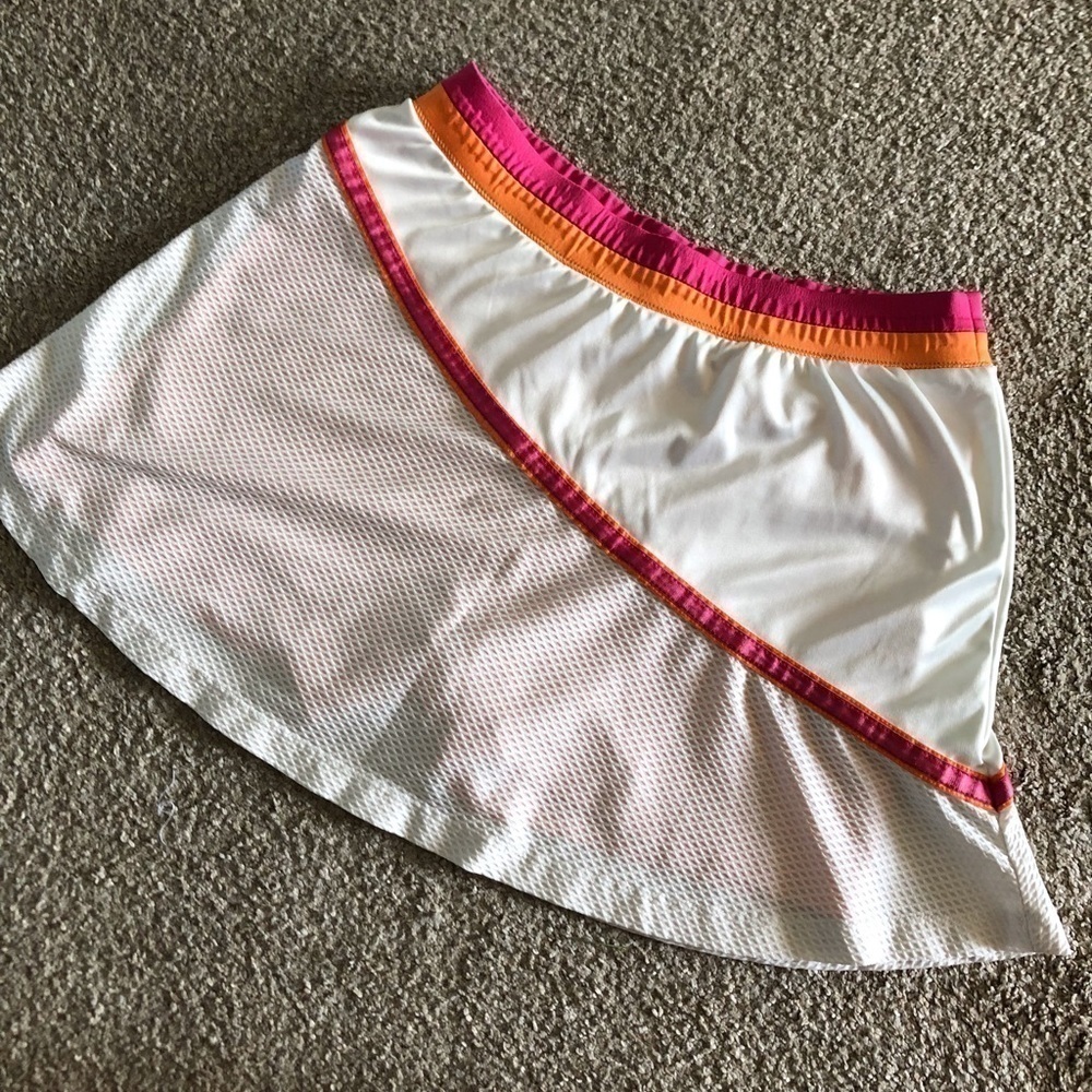 Tail white and orange tennis skort in size S